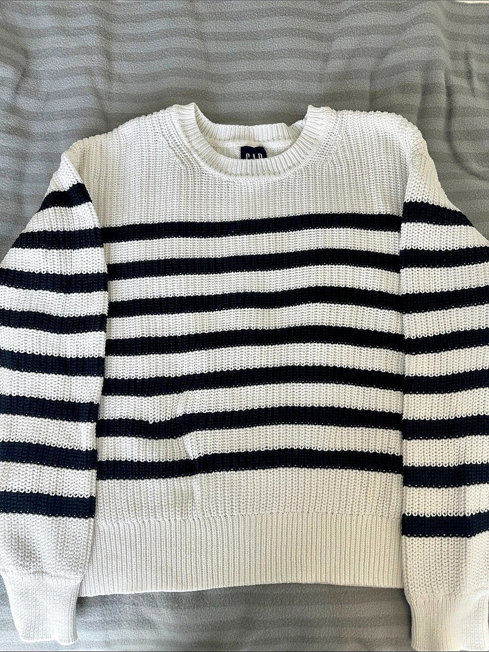 Gap Striped Crewneck Sweater in White & Black Size Large